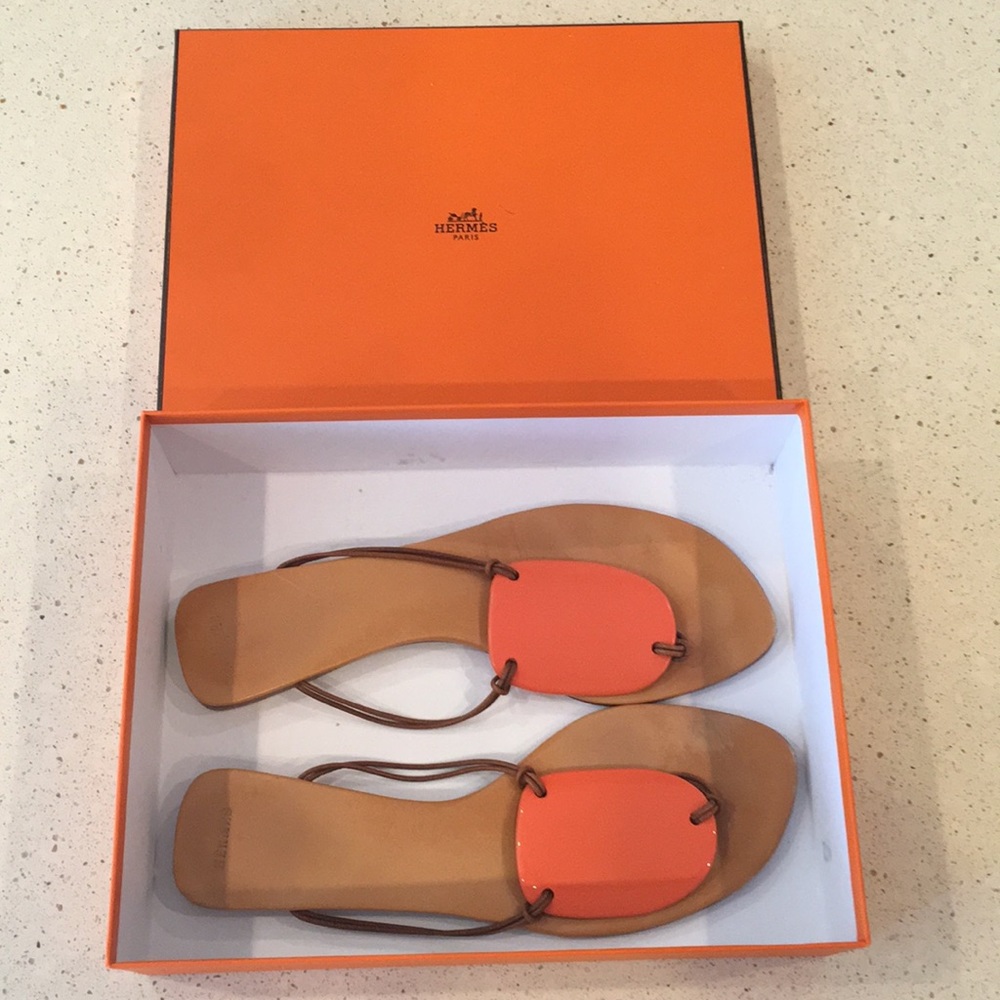 Hermès size 40 flat sandals.
